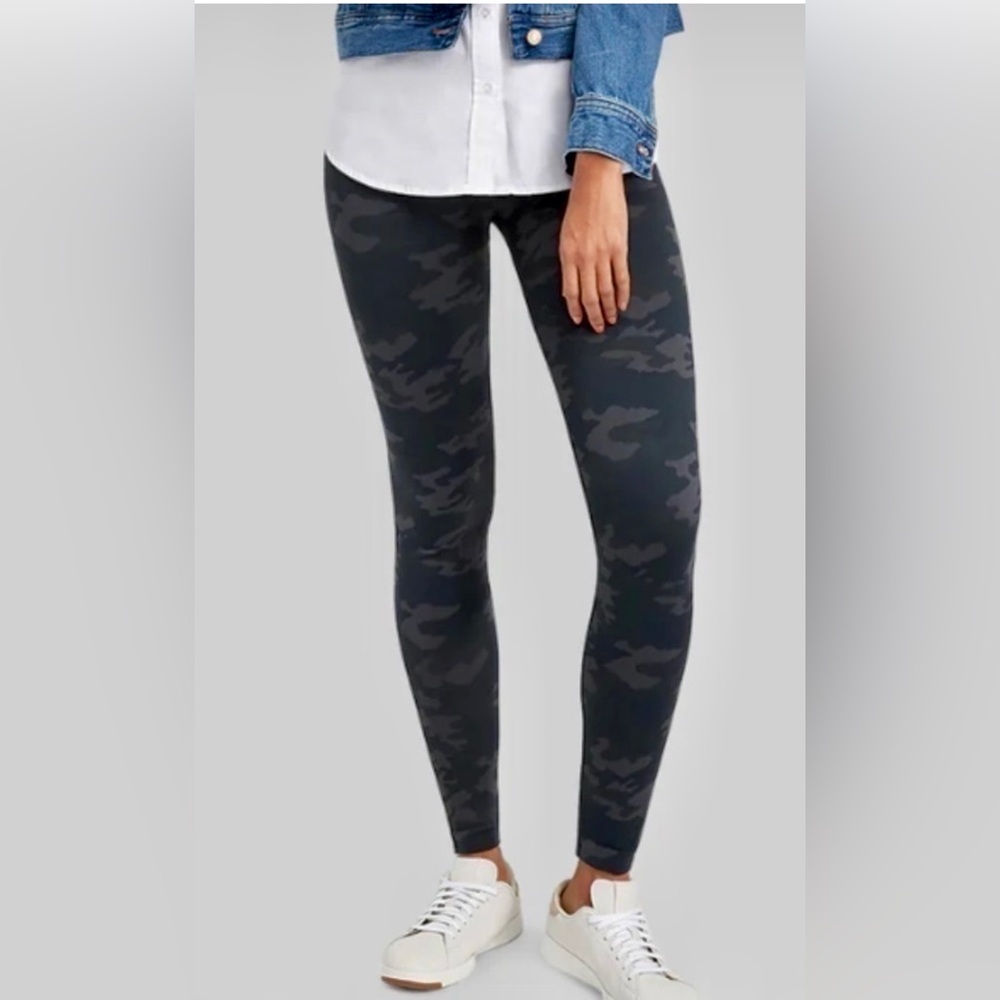 Spanx Seamless Look At Me Now Camo Leggings